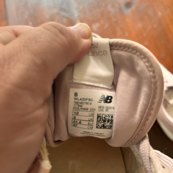 New Balance 420 pink sneakers size 10 - Picture 7 of 7